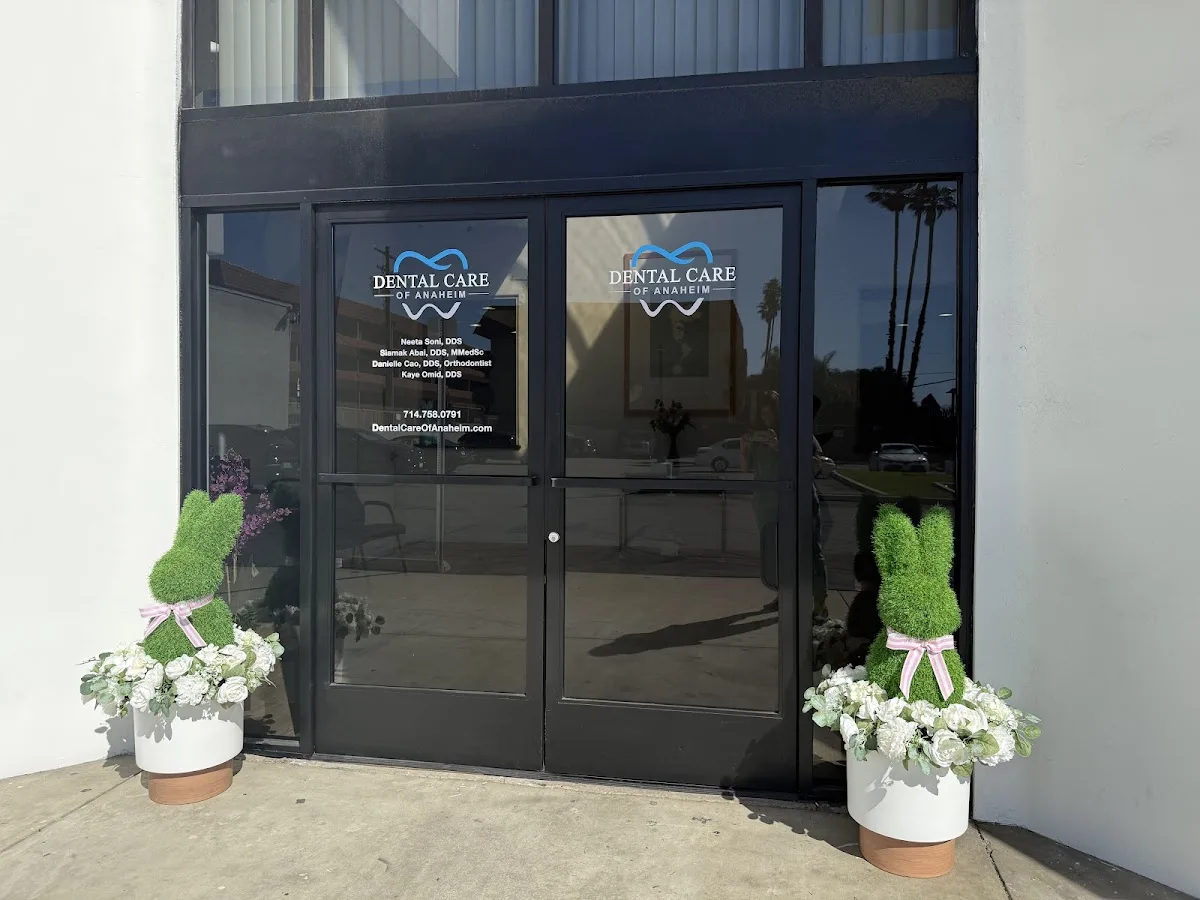 Dentist of Anaheim Dental Office of Dr.Hamid Barkhordar — photo 3