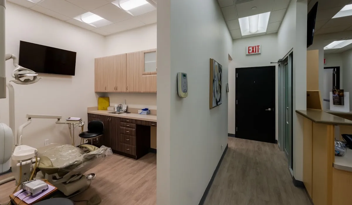 Dently: Cosmetic Dentistry in Williamsburg — photo 3