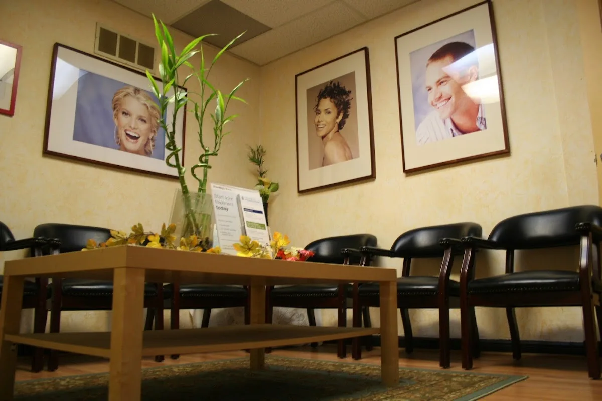 Hollywood Smile in Rego Park: What a 4.8 implant rating means for first-time patients